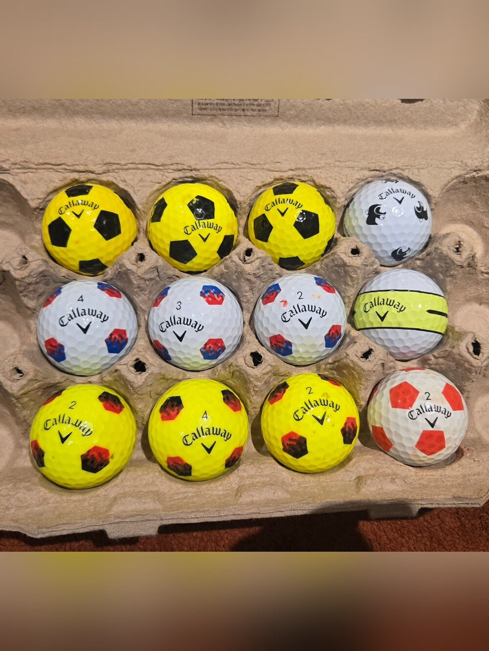 12 Callaway Chrome Soft Truvis golf balls. Good/VG playing condition.